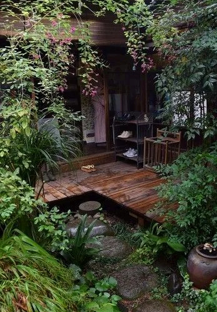 Balanced courtyard view introduces texture into the composition, keeping the atmosphere personal and relaxed.