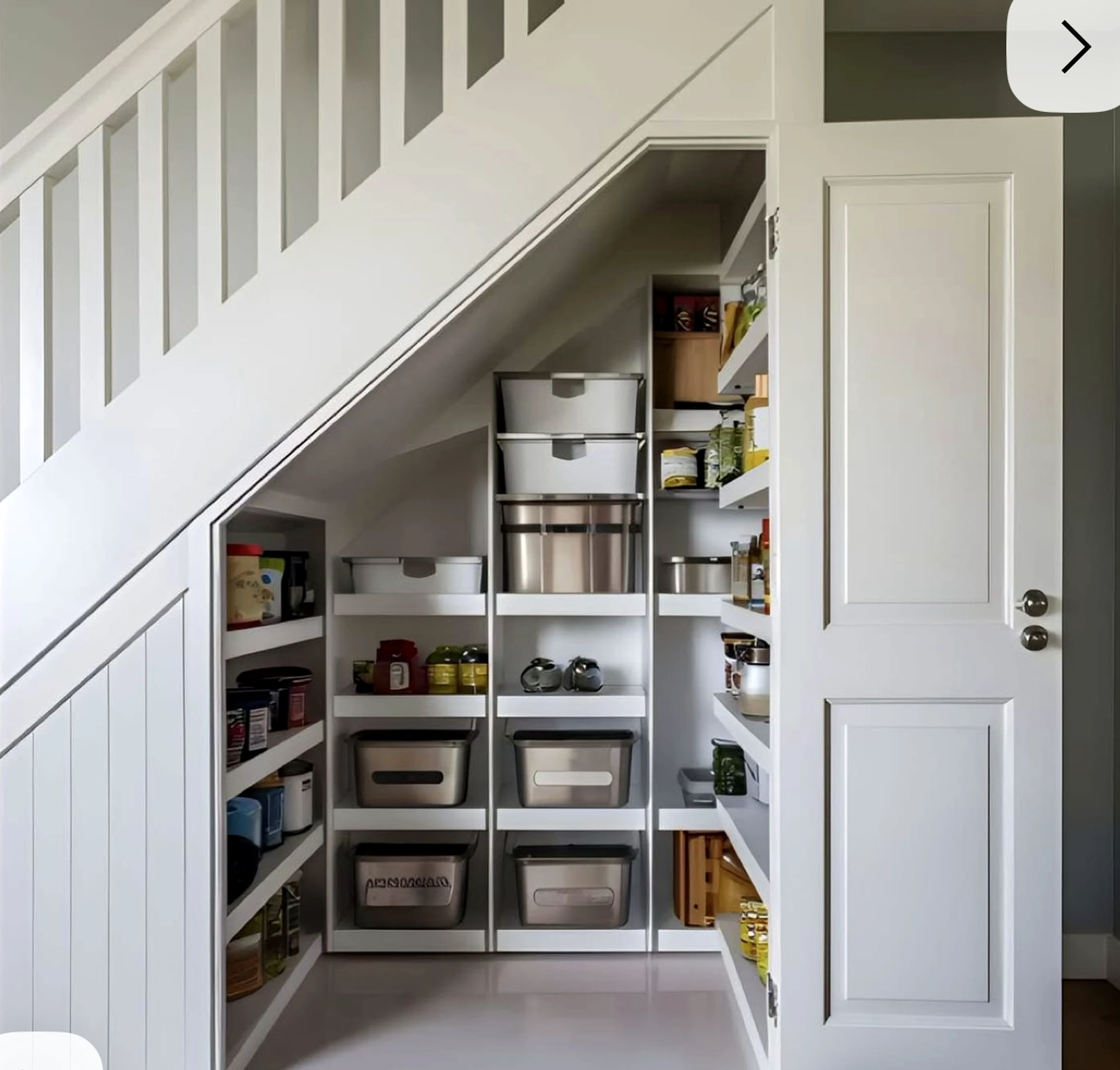 Compact bedside layer draws attention to balance while the entry stays settled and welcoming.