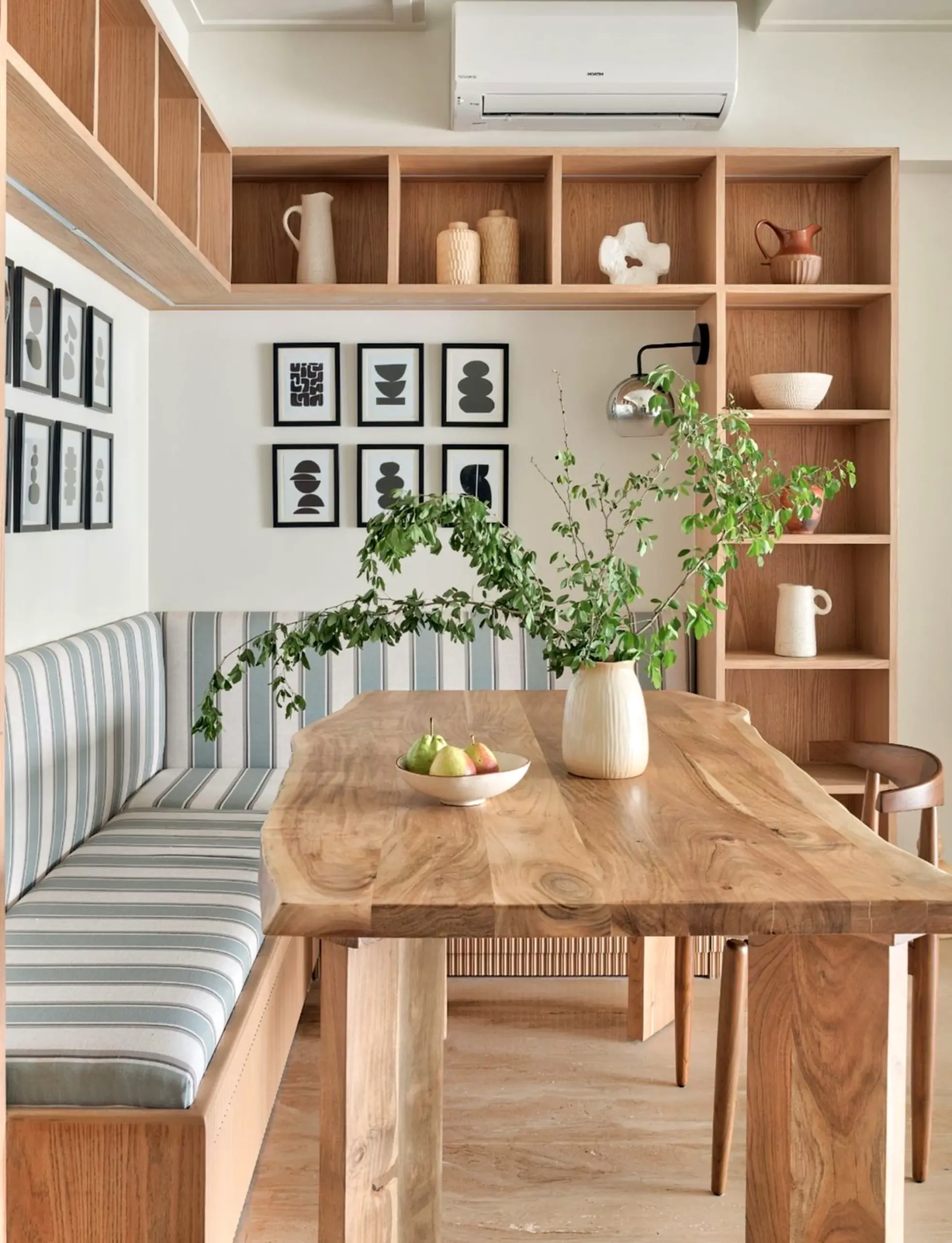 Balanced storage corner introduces comfort into the garden edge, keeping the atmosphere quietly finished.