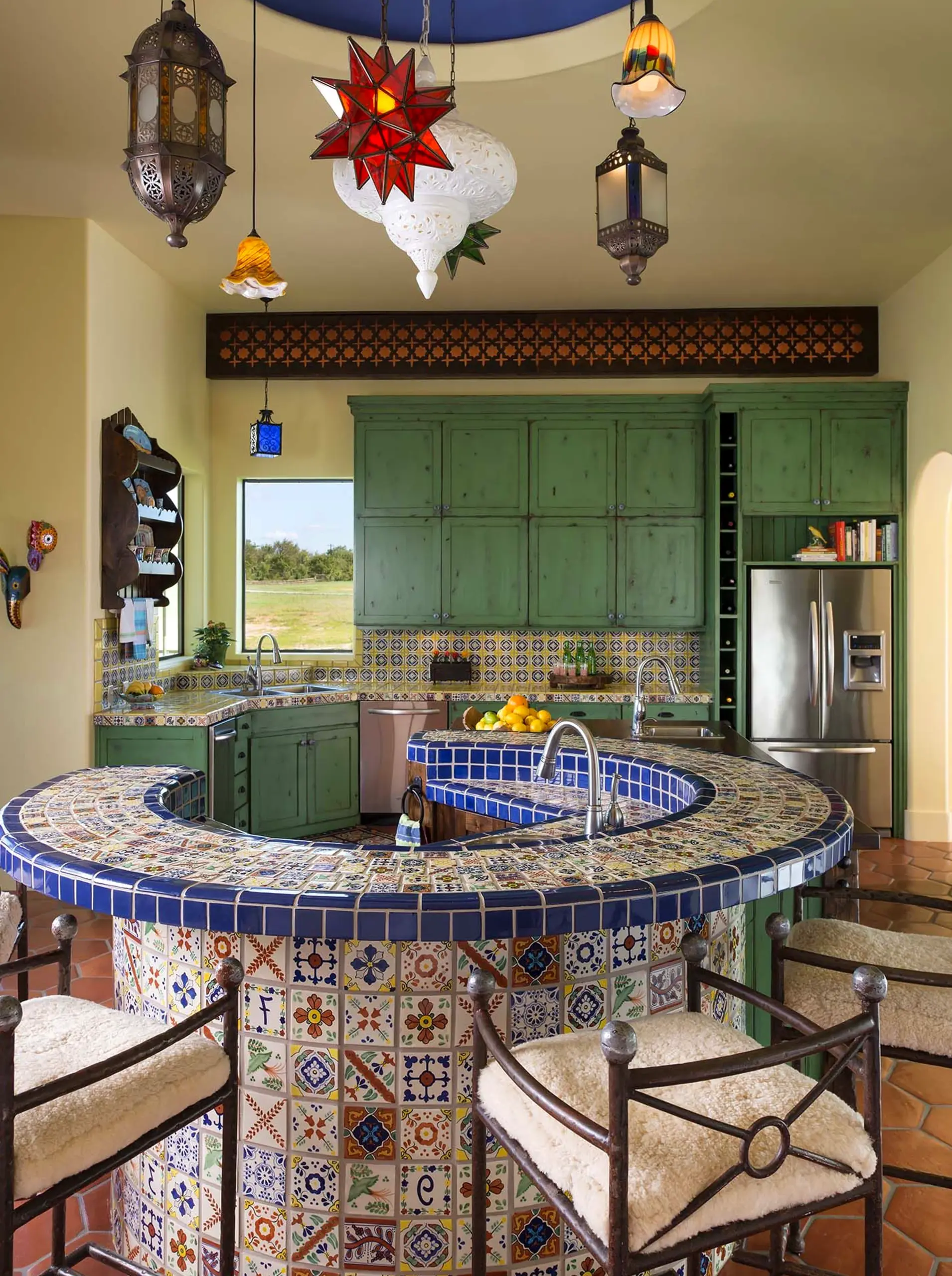 Luminous poolside setting draws attention to order while the backdrop stays quietly finished.