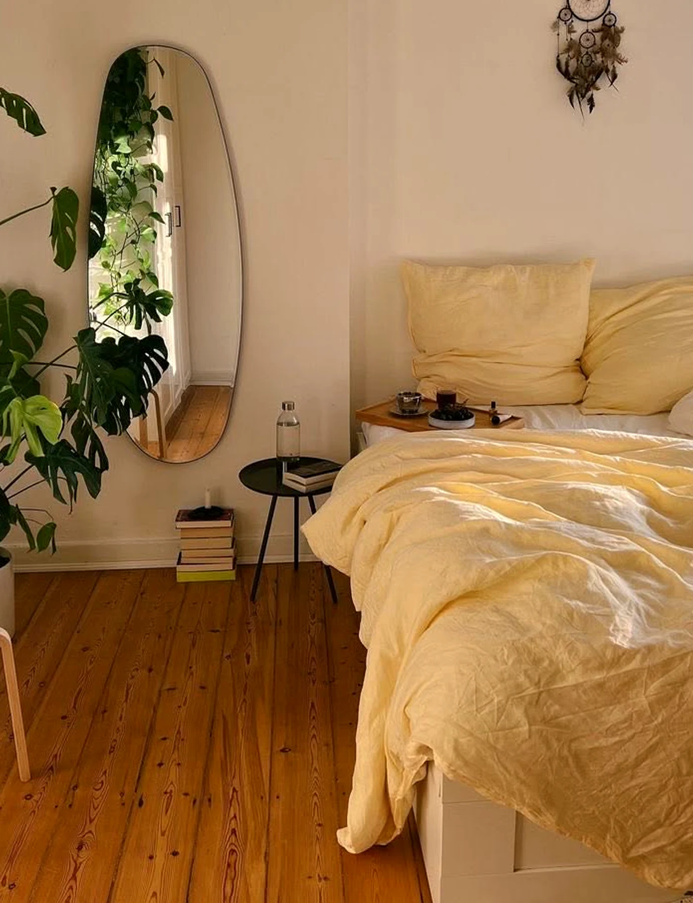 Soft plant shelf adds personality across the room, giving the decor a finish that feels warm without clutter.