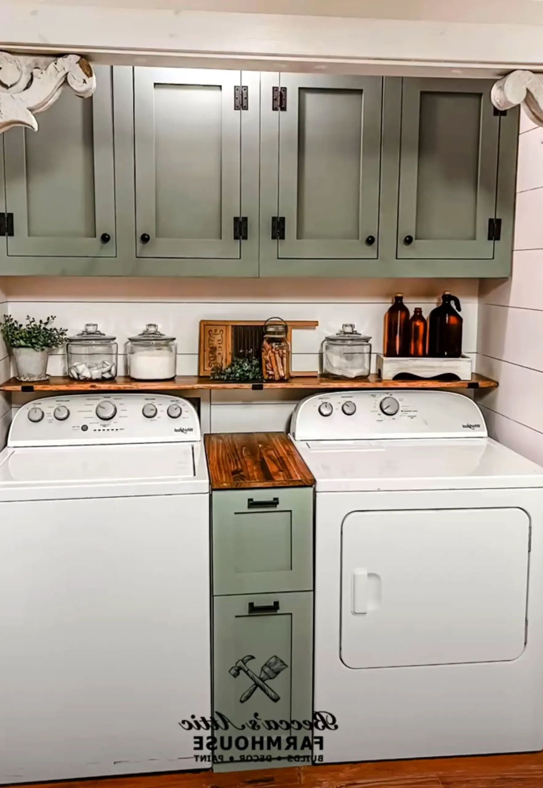 Open sink area adds a clear layer of movement, helping the room feel fresh and intentional.