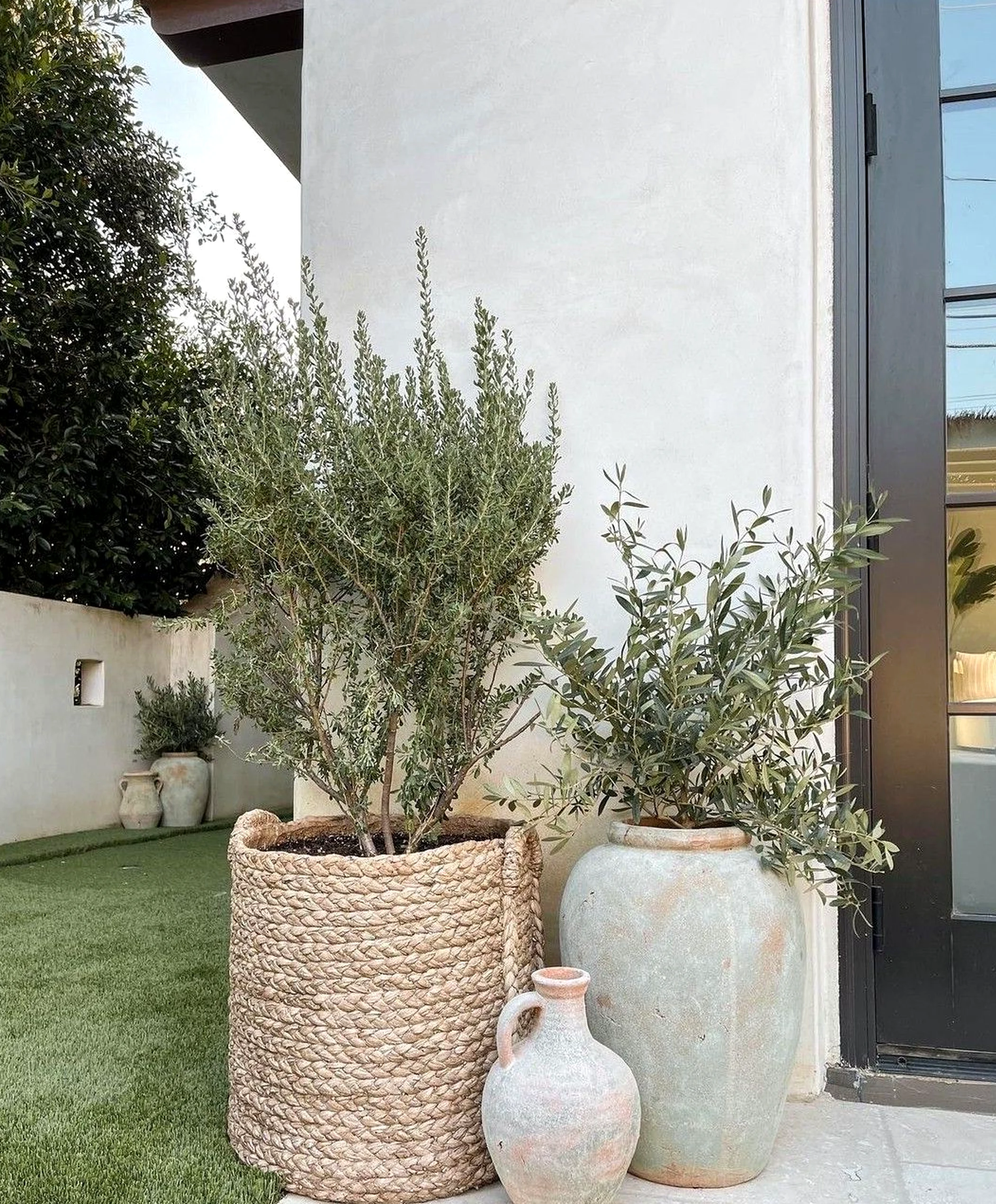 Elegant stair landing draws attention to detail while the backdrop stays visually grounded.