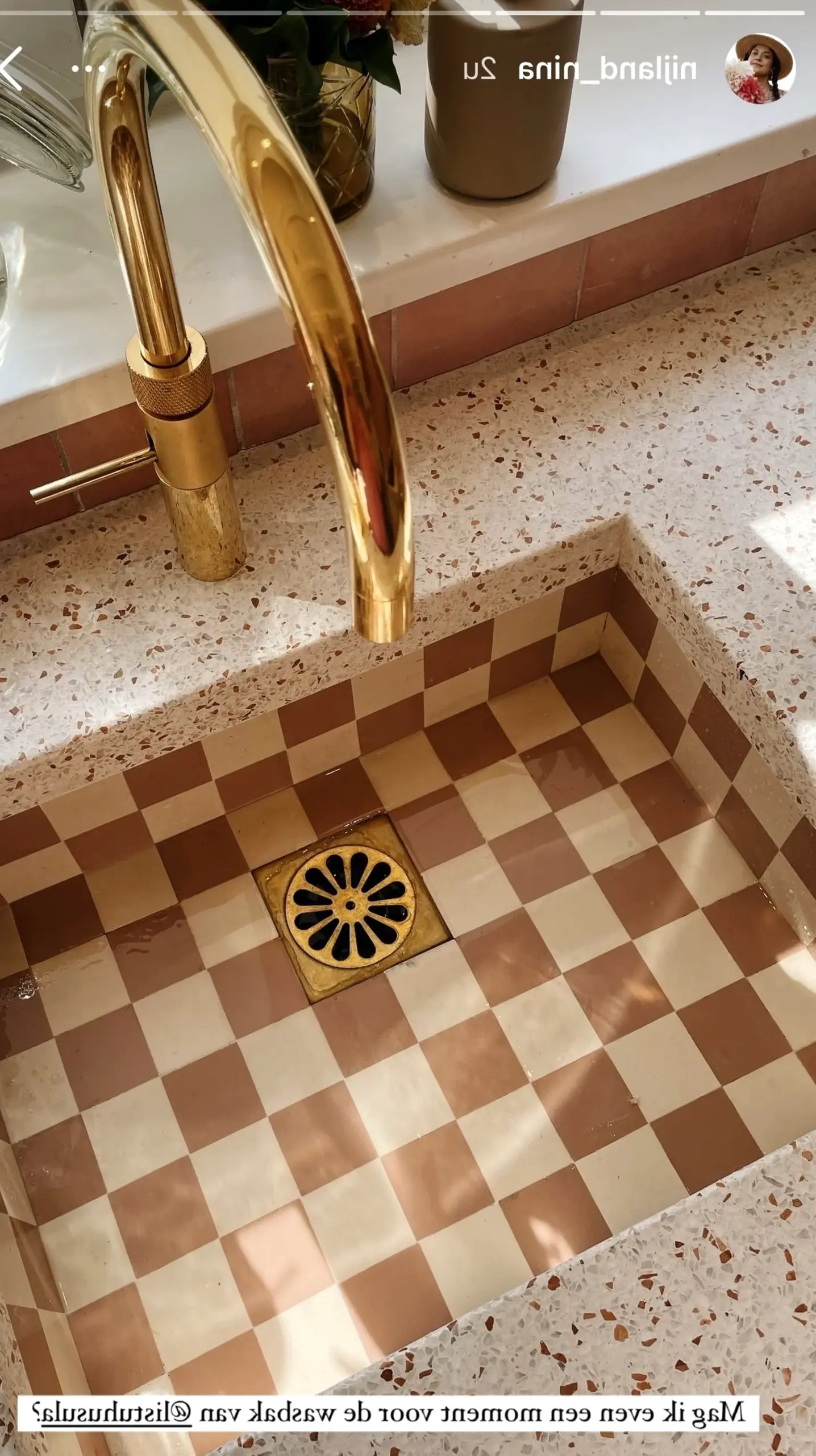Tactile ceiling detail anchors the composition with order, giving the view a mood that feels easy to enjoy.