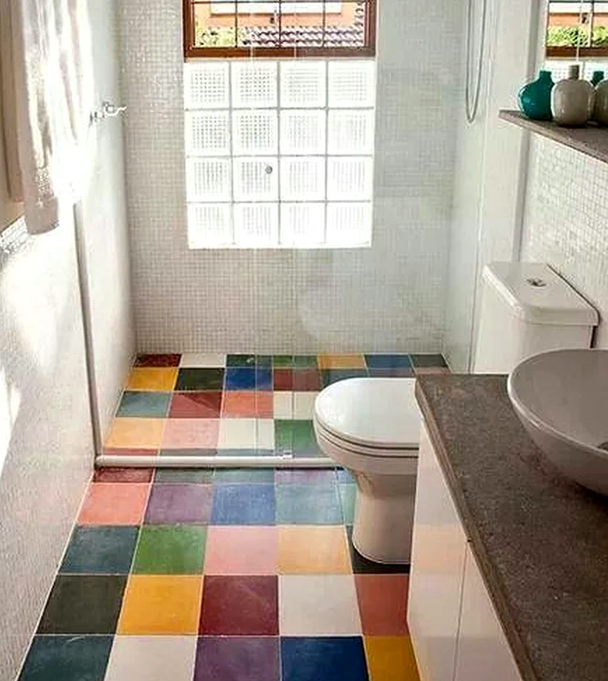 Subtle green entry adds a clear layer of shape, helping the entry feel ready for quiet use.